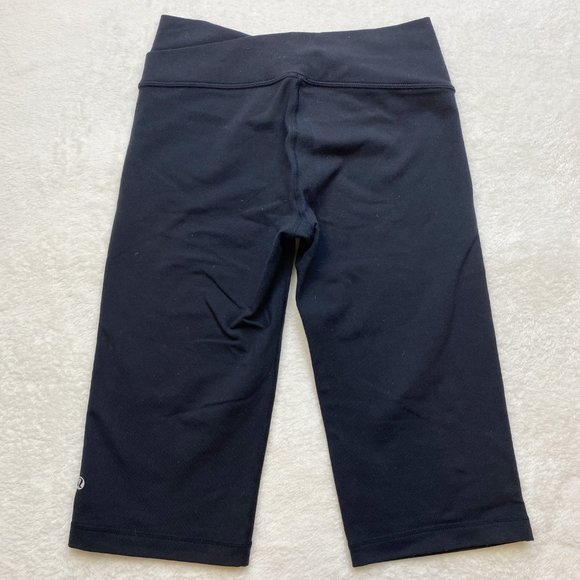 LULULEMON BLACK CAPRIS - Picture 3 of 7